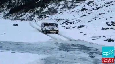 Heavy Snow Traps Tourists in Murree, Roads Closed Amid Cold Wave